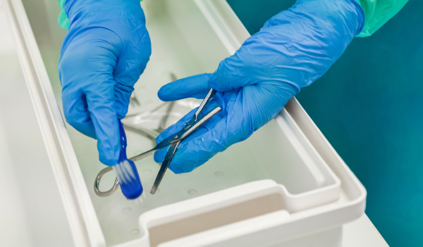 limpiar-aclarar-y-secar-material-sanitario-veterinario